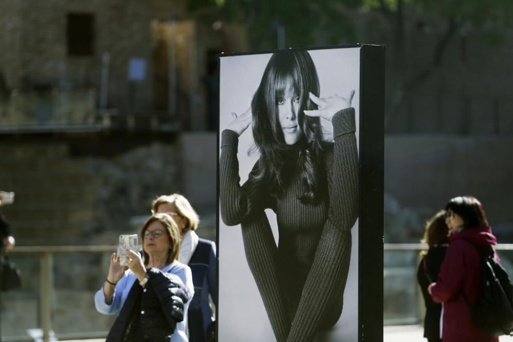 Exposición sobre Pepa Flores en la calle Alcazabilla.