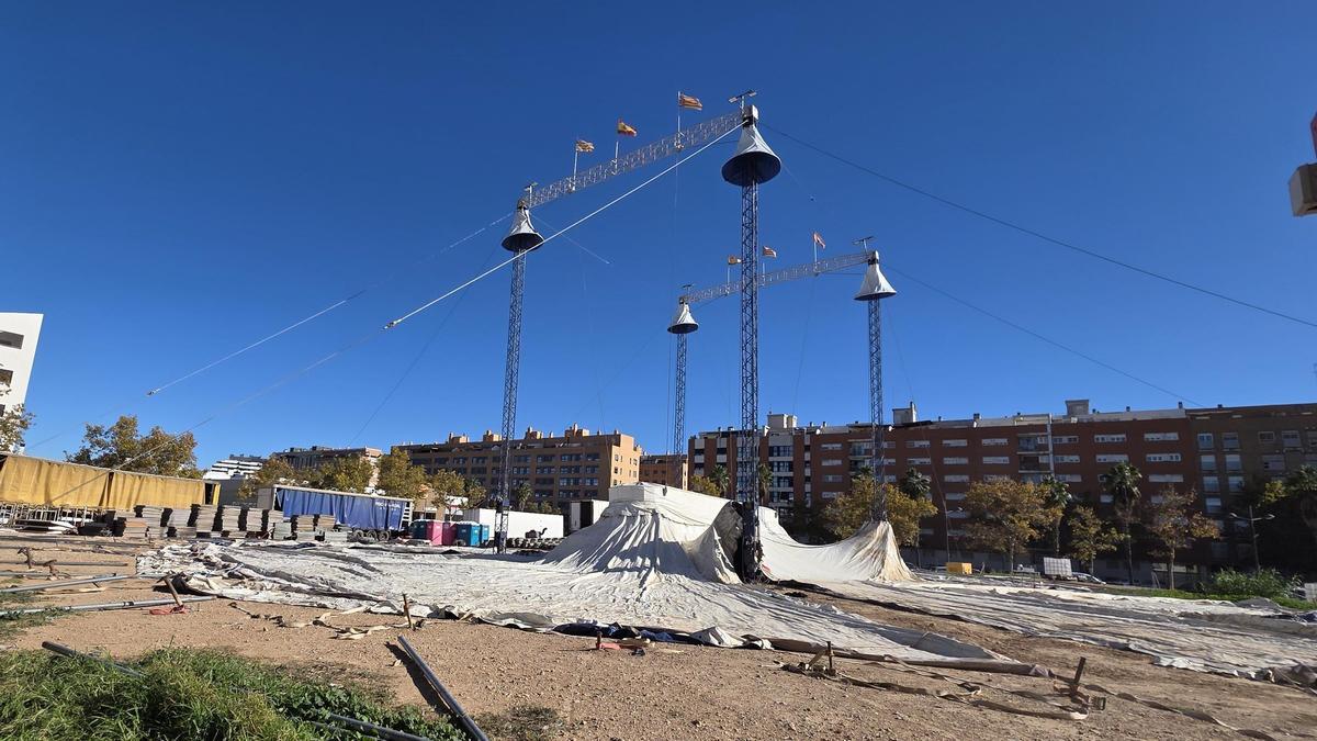 El circ ja té muntada la seua estructura