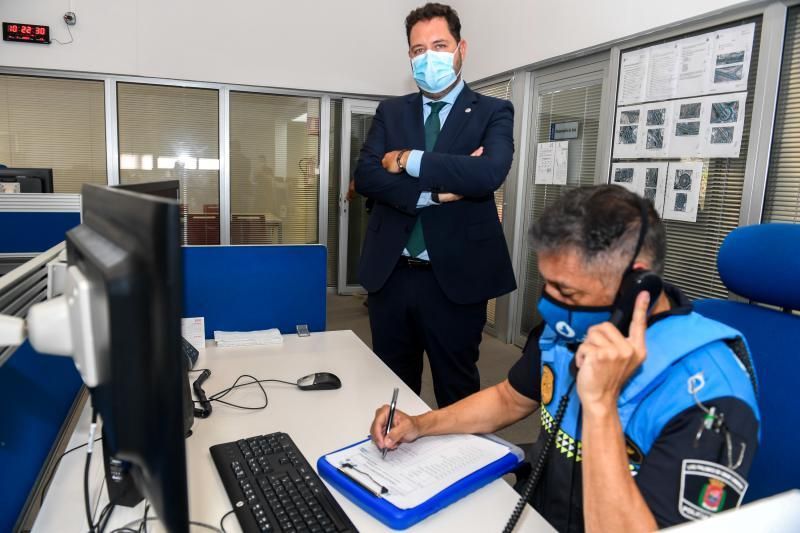 Los rastreadores de la Policía Local realizan llamadas de seguimiento a pacientes de Covid-19