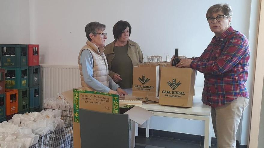 La Asociación de Pensionistas de Valdesoto reparte más de 300 bollos preñaos para celebrar el 1 de mayo