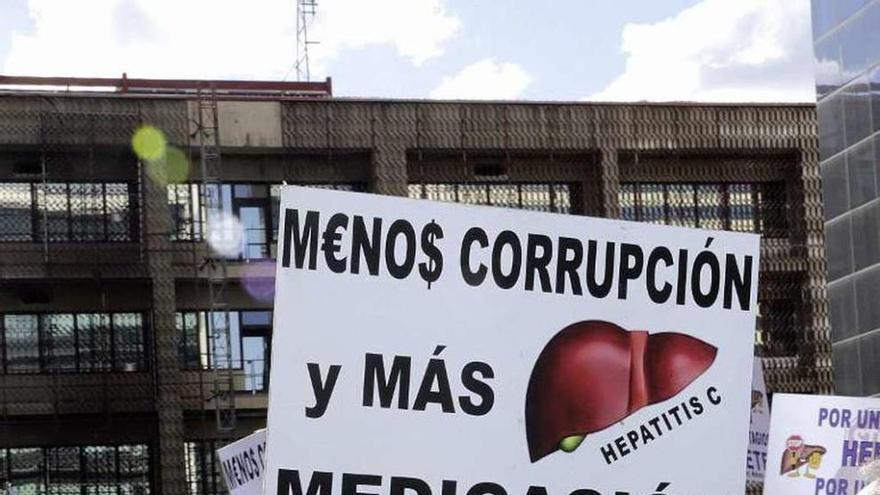 Protesta de pacientes con hepatitis C celebrada en Madrid.