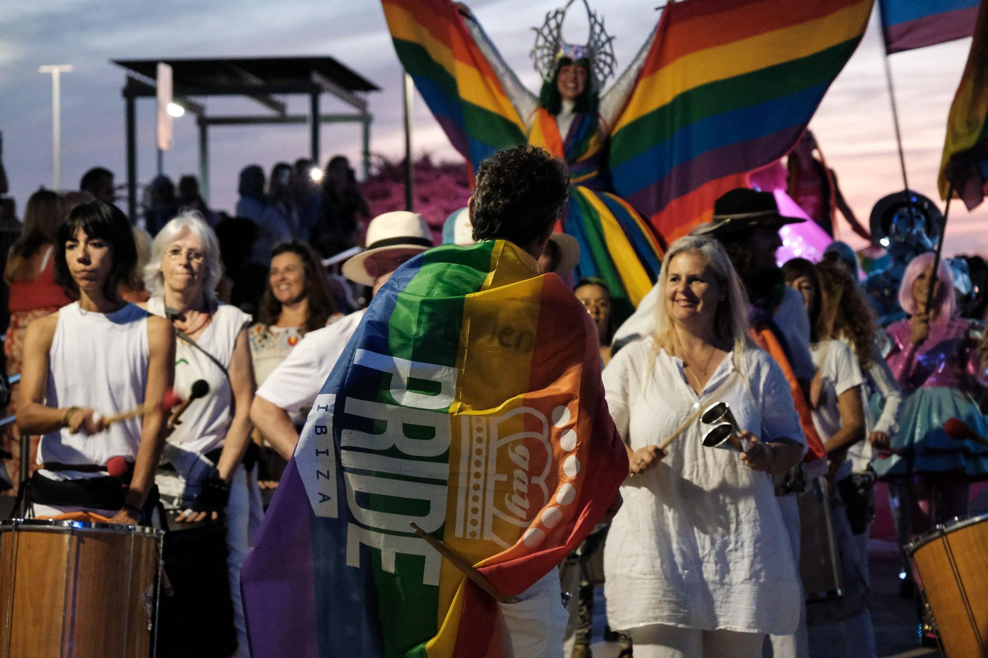 Mira aquí todas las fotos del primer pasacalles del Ibiza Pride en Sant Antoni