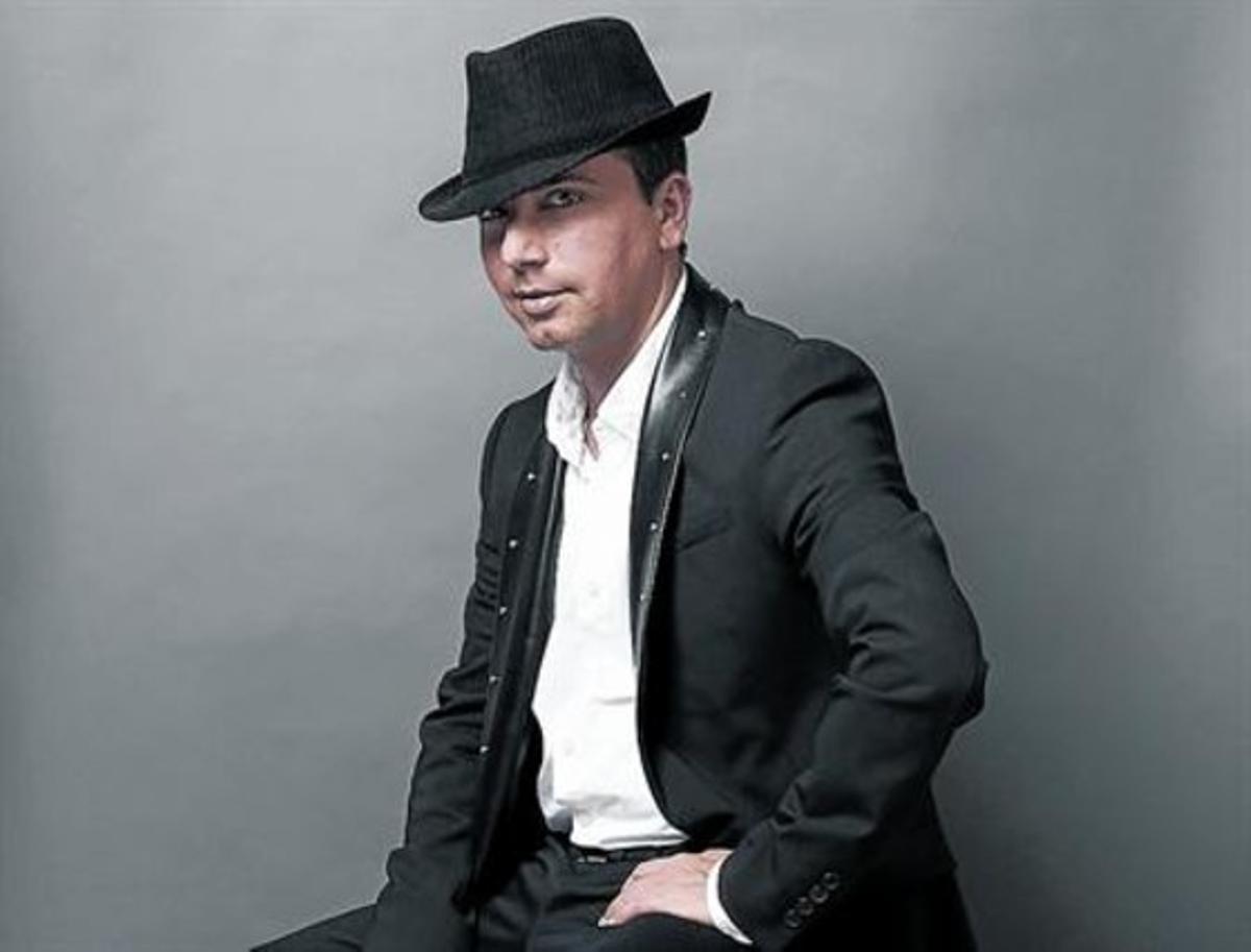 El ’cantaor’ i ’bailaor’ Manuel Fernández, en una imatge promocional. El ’cantaor’ i ’bailaor’ Manuel Fernández, en una imatge promocional.