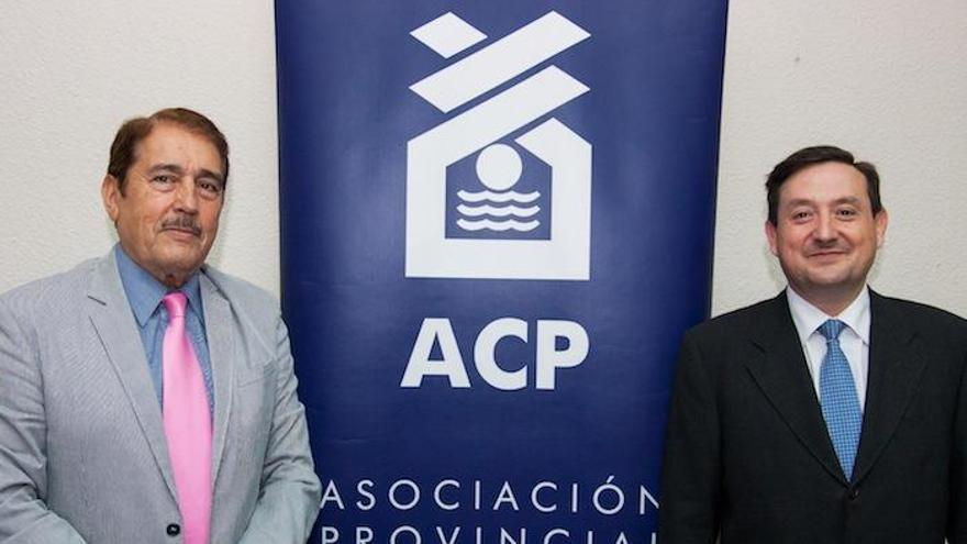 El presidente de la ACP, José Prado, y el que es su sustituto, Emilio López Caparrós, en una foto de archivo.