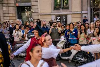 Inauguración de la placa donde fue atropellado Gaudí