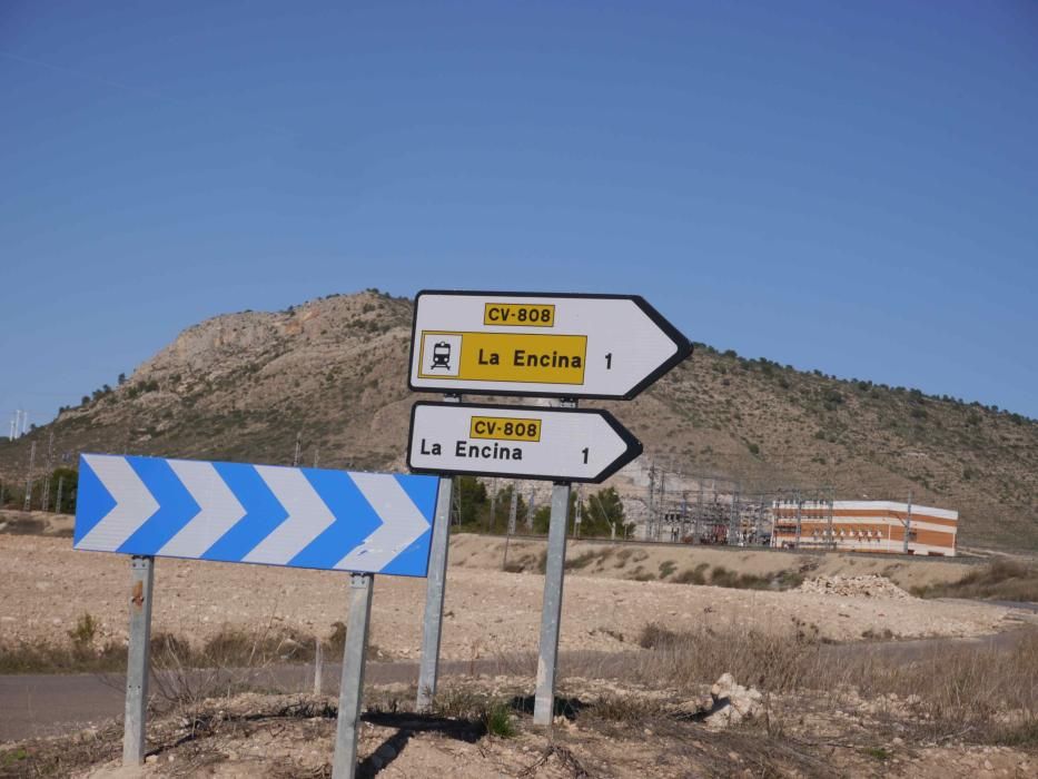 La señalética de La Encina ha obviado en muchos mapas y guías el pueblo, reduciéndose a señalar la estación.