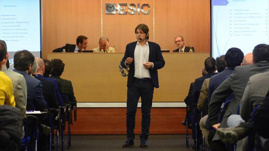 El Huesca exhibe su exitoso modelo de gestión