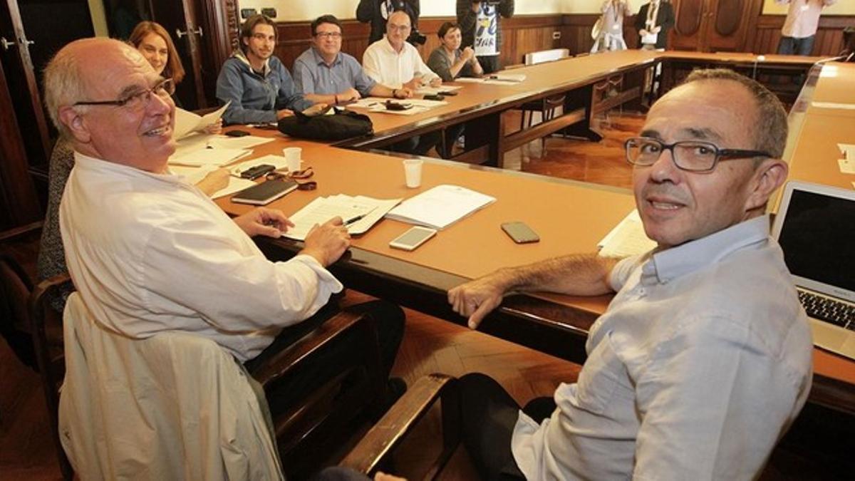 Lluís Rabell y Joan Coscubiela en una reunión de Catalunya Sí que es Pot en el Parlament.