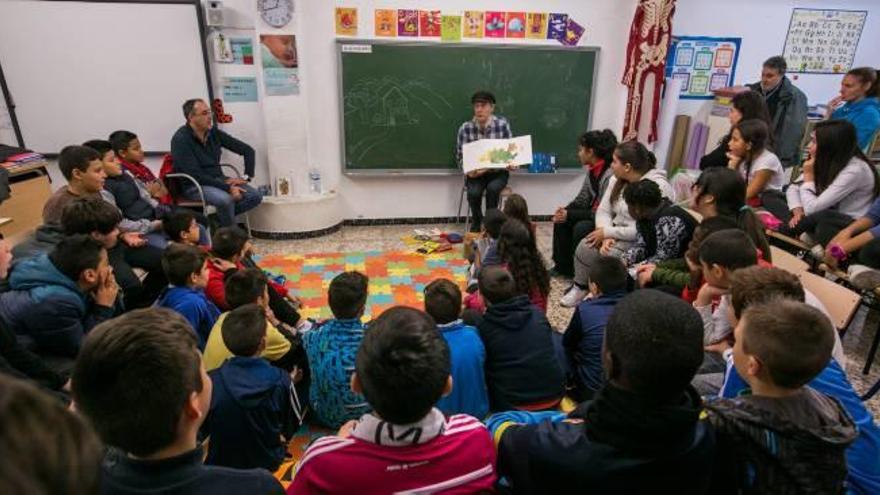 Elche tendrá una tercera aula de 2 años y prevé superávit de plazas para los de 3