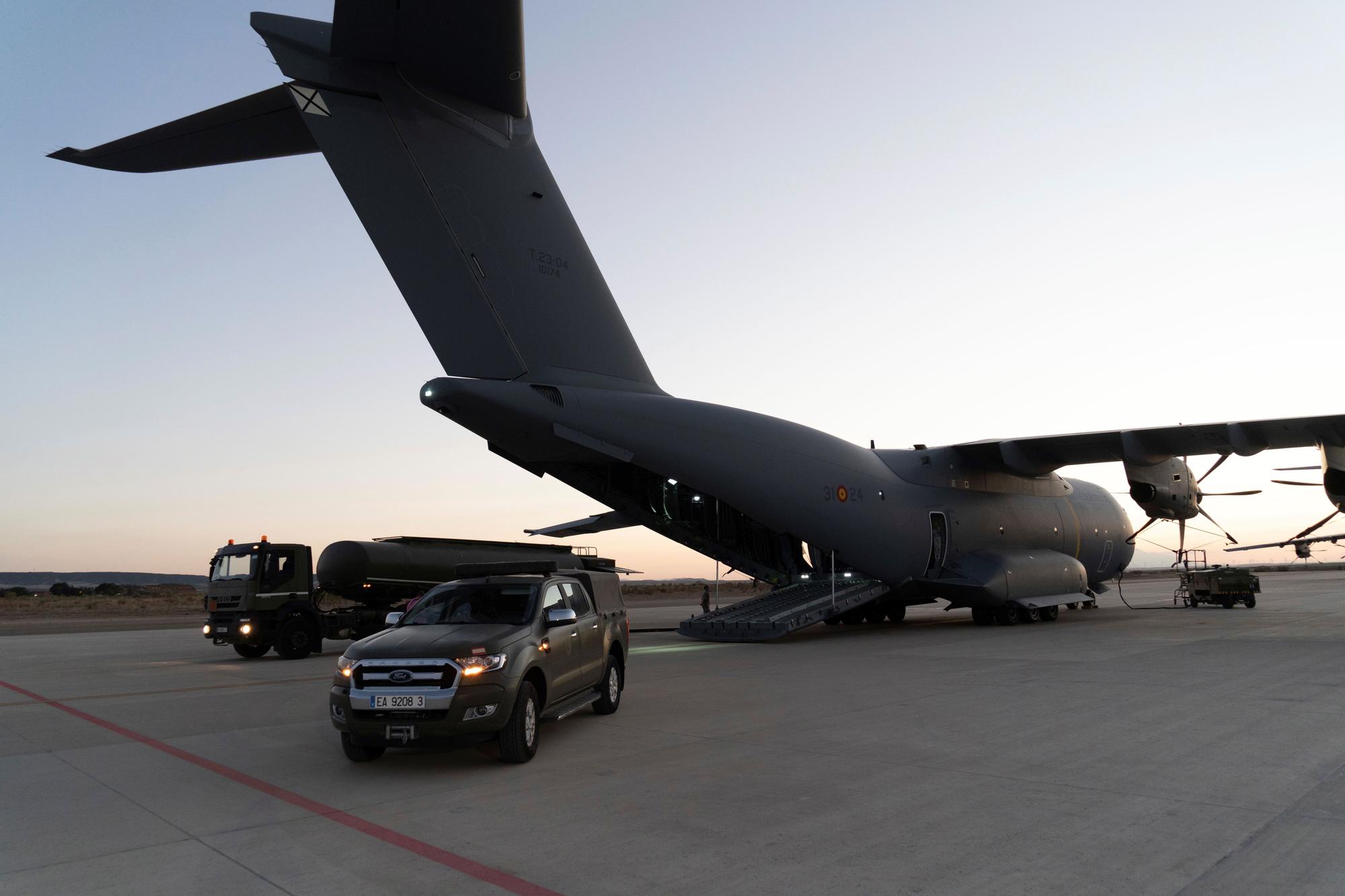 El primer avión para repatriar a los españoles de Afganistán salió anoche de Zaragoza