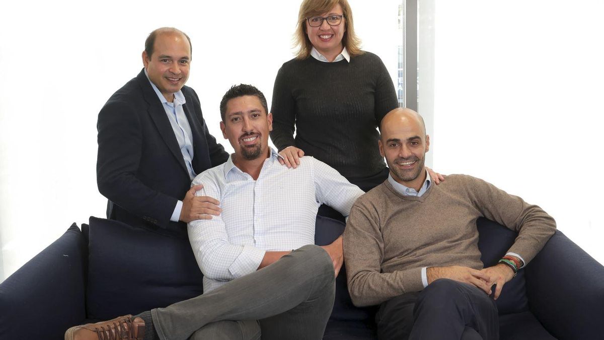 Los fundadores de BusUp, Alejandro Canals (presidente del mercado Europa), Eva Romagosa (CSO), Rui Stofell Fernades (CEO) y Danilo Tamelini (presidente de Latinoamérica)