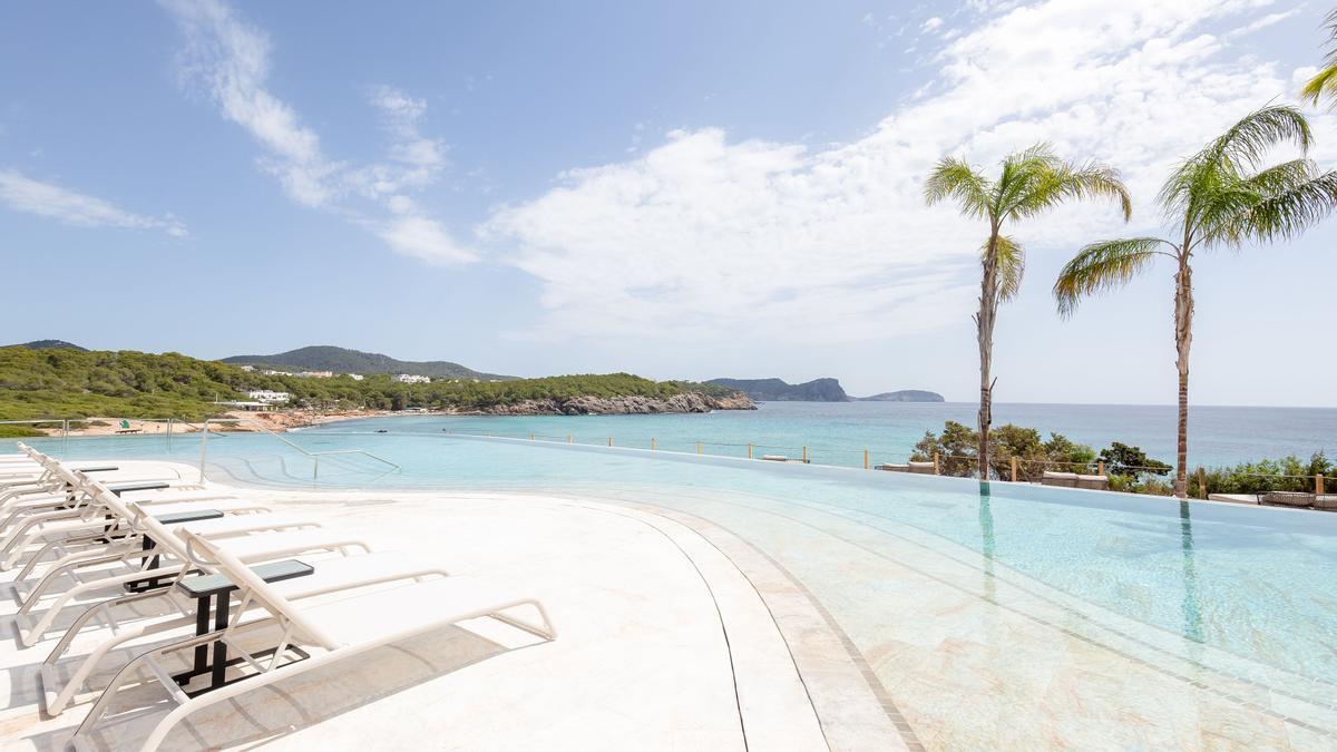 Hotelbreak presenta cinco hoteles con day passpara residentes en Ibiza.