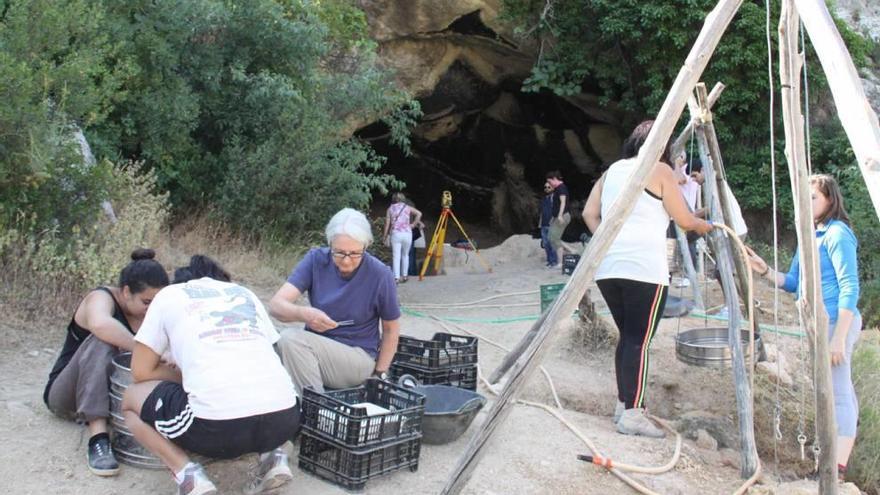 Walker abre la campaña de verano en la Cueva Negra