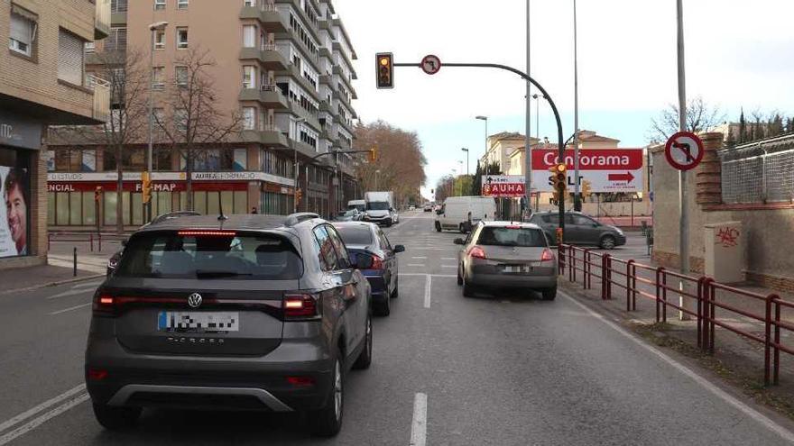 El semàfor que hi ha al carrer de Barcelona en la cruïlla amb el d&#039;Emili Grahit.