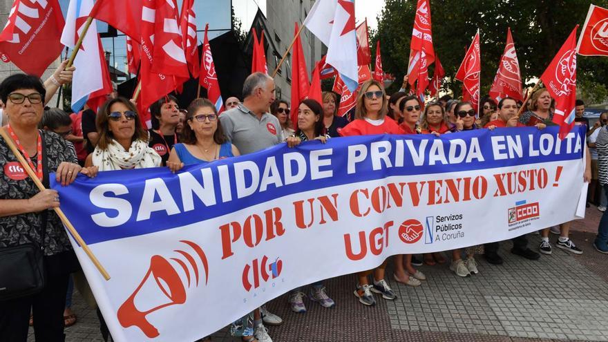 Trabajadores de la sanidad privada protestan para exigir salario y jornada “dignos”