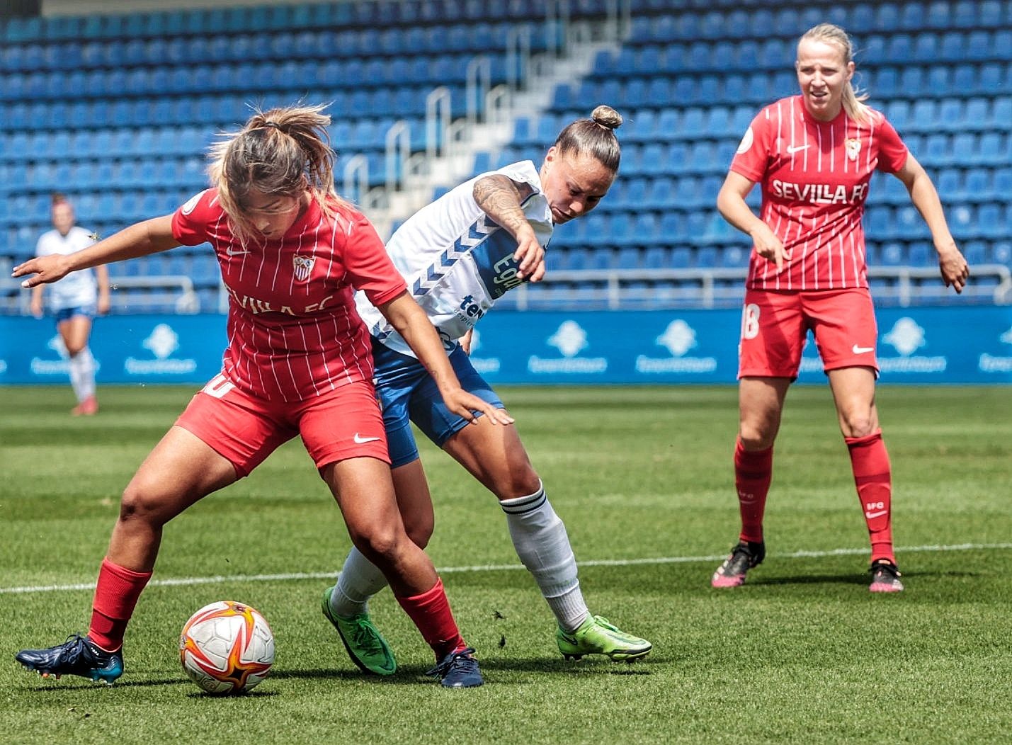 Partido futbol UDG Tenerife-Sevilla de Primera Iberdrola liga femenina