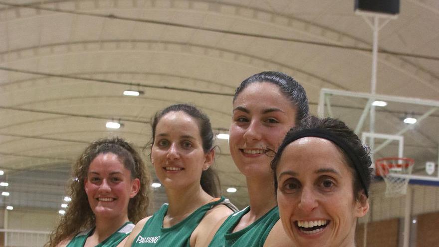 Claudia Alonso, Verónica Matoso, Noelia Masiá y Gema García, en Los Guindos.