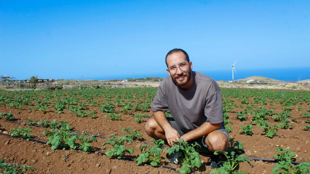 Javier Bordón muestra cómo es ser agricultor con 27 años en Gran Canaria