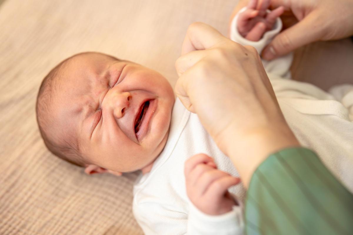 Los bebés llorndo de madrugada son un problema para padres y vecinos