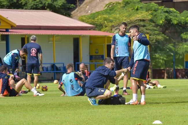 Entrenamiento de la UD Las Palmas en la mañana ...