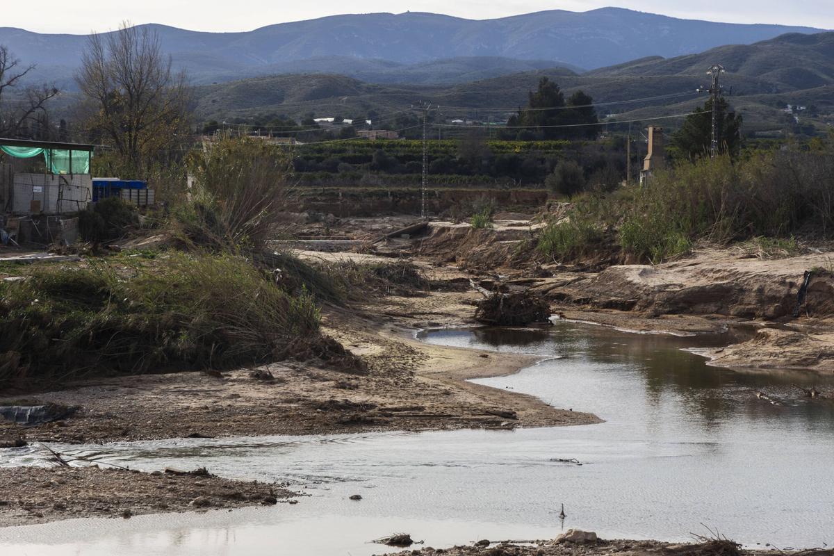 VLC. Los Serranos. Pedralba. Destrozos de la dana del 29 de octubre de 2024 en la comarca de los Serranos. Localidad de Pedralba. Unión de ramblas y rio Turia