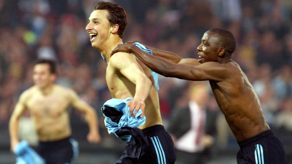 Zlatan Ibrahimovic, tras marcar el gol de oro del Ajax en la final de Copa frente al Utrecht en el 2002.