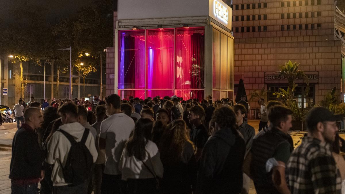 Diskothekenbesucher in Barcelona im Oktober 2021.
