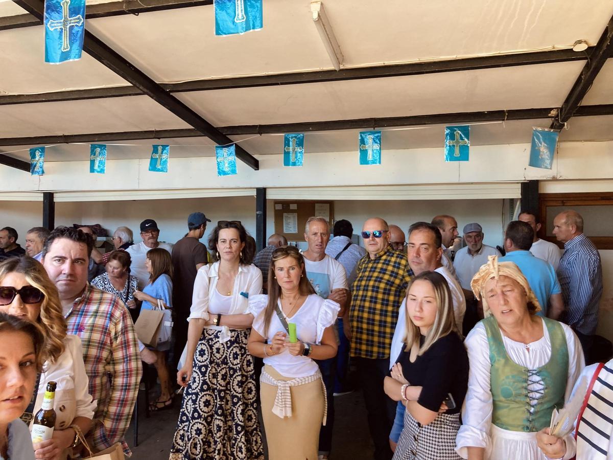 El ambiente "más guapo y asturiano" en la Feria de los Figos de Rozaes: así discurrió la soleada jornada de domingo