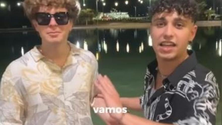 El vídeo viral de un conocido 'tiktoker' que consigue que un italiano hable canario tras bautizarlo en un lago