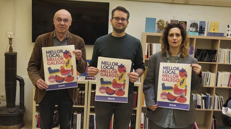 Jorquera, Soto y Veira con los carteles de la campaña. |