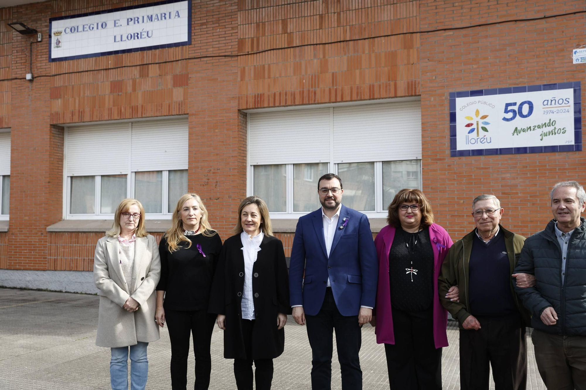 La visita de Adrián Barbón al colegio Lloréu, en Gijón