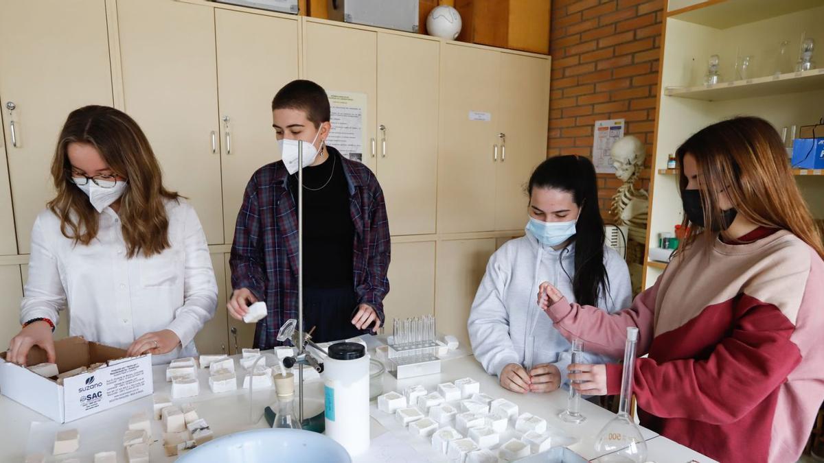 Alumnos en el IES Medina Azahara.