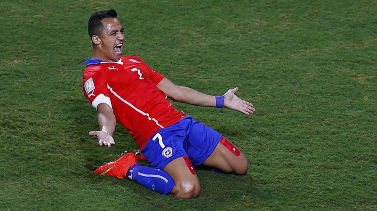 Alexis celebra el seu gol, el primer de Xile davant Austràlia.