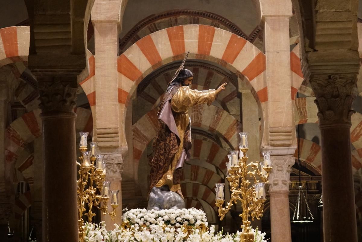 Una procesión con tres pasos para el aniversario del Sagrado Corazón