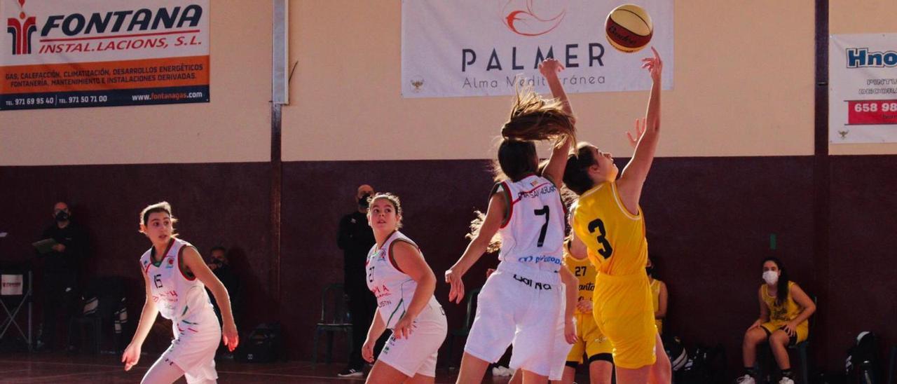 Imagen de un partido del Santa Mónica cadete femenino en su pabellón esta temporada