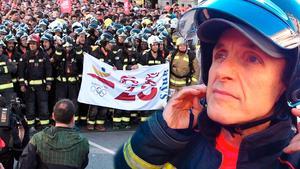 Reportaje de la Cursa dels Bombers del periodista Manuel de Luna de EL PERIÓDICO, con el uniforme de bombero.