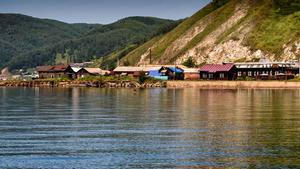 El turisme i la sobreexplotació amenacen l’ecosistema del llac Baikal