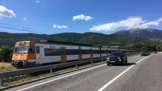 El fort vent obliga a tallar aquest migdia l'R3 entre Ribes de Freser i Puigcerdà