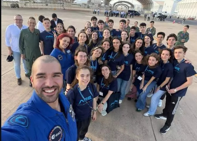 La zamorana Elena Bahamonde participa en el programa "Astronauta por un día"