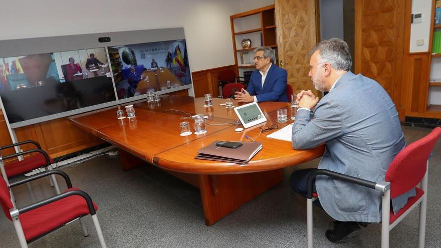 El presidente de Canarias, Ángel Víctor Torres, junto al vicepresidente Tomán Rodríguez, en la reunión con el G4.