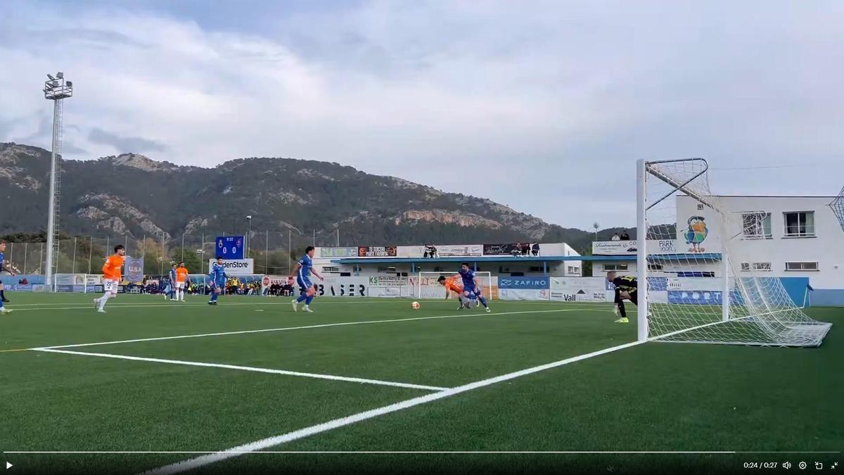 El momento en el que Bauzà comete el penalti.