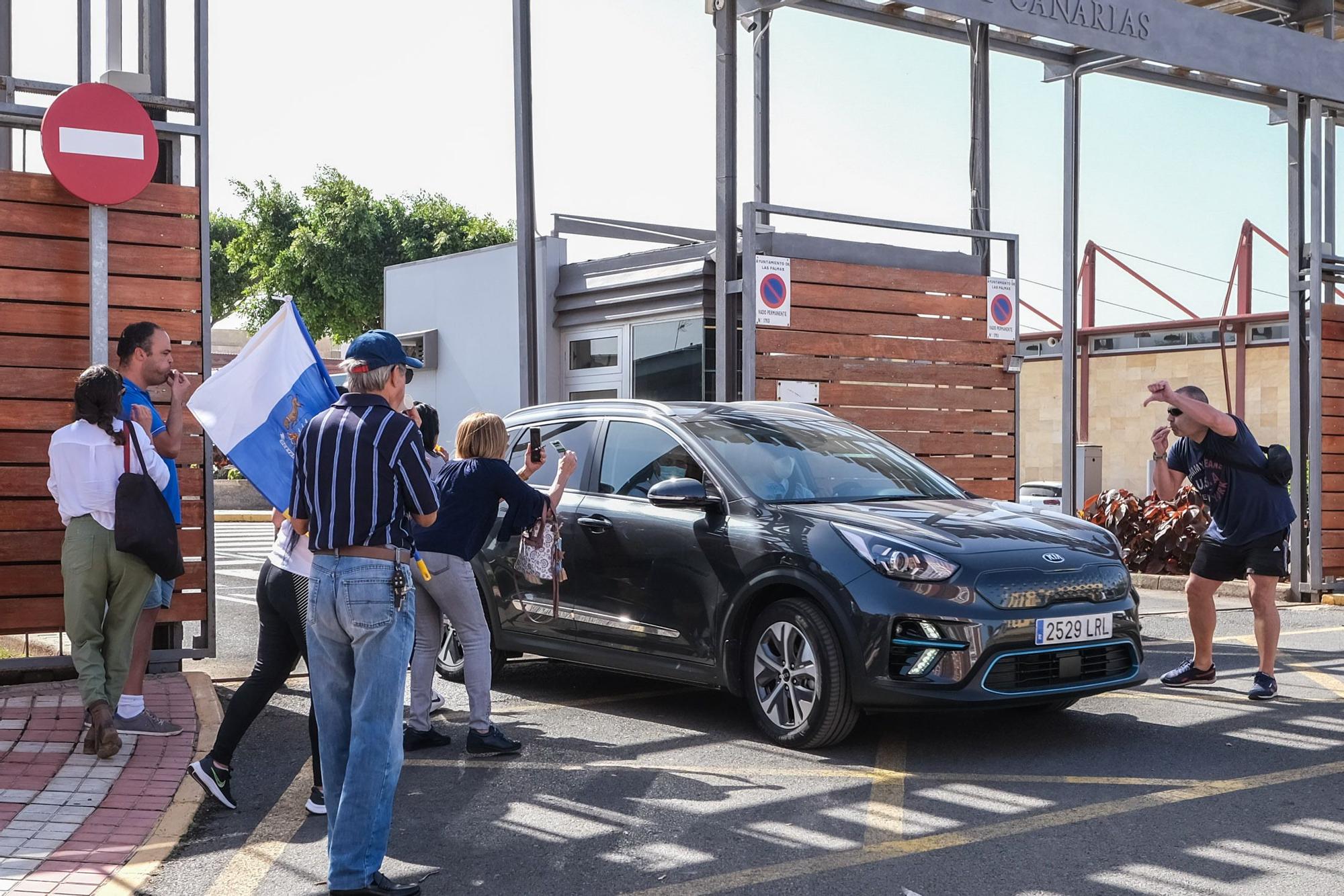 Ángel Víctor Torres y Blas Trujillo visitan el punto de vacunación de Infecar