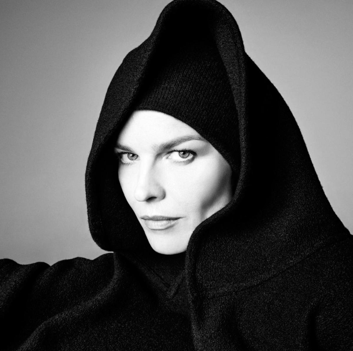 Eva Herzigova en la campaña de Zara con Steven Meisel.