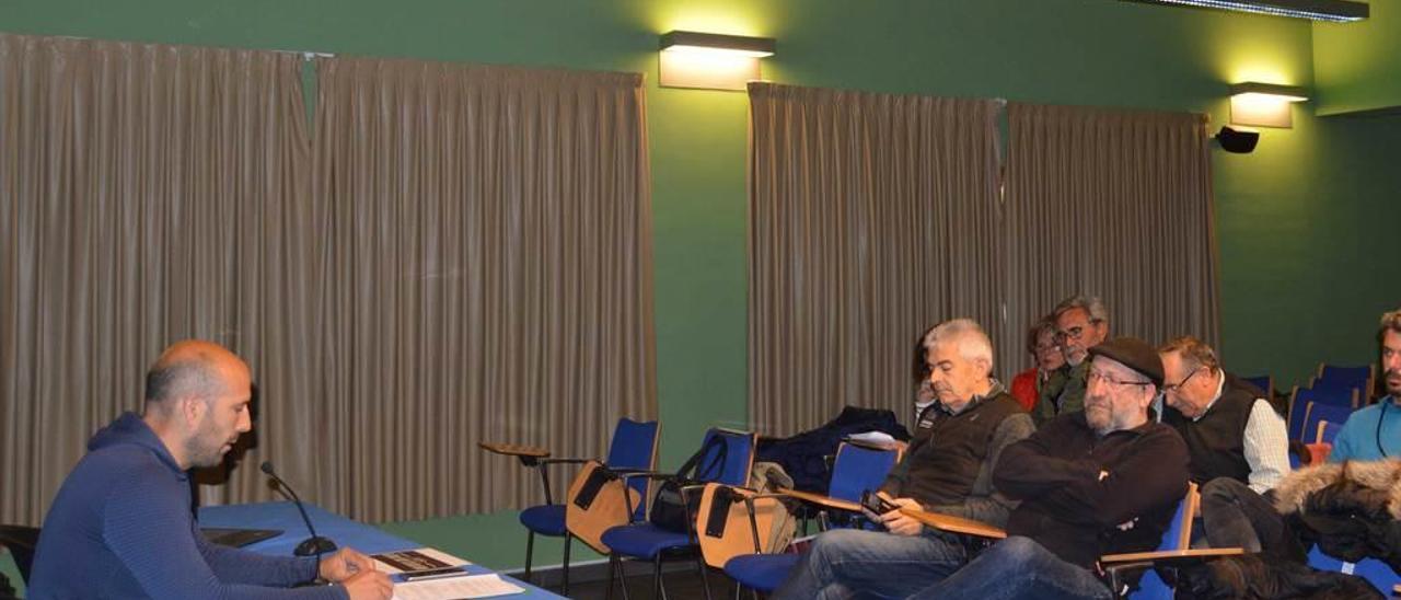 Alfonso Menéndez, durante su intervención ante la asamblea.