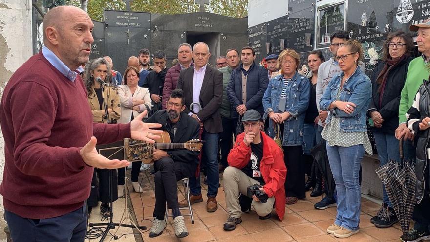 Juan Cofiño, en el homenaje a los mártires de Carbayín: &quot;Es la dignidad de personas injustamente masacradas&quot;