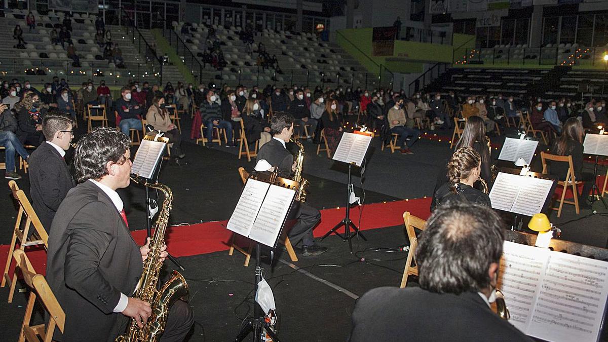 Concierto navideño de la Banda de Vilatuxe en el Lalín Arena | BERNABÉ/ANA AGRA