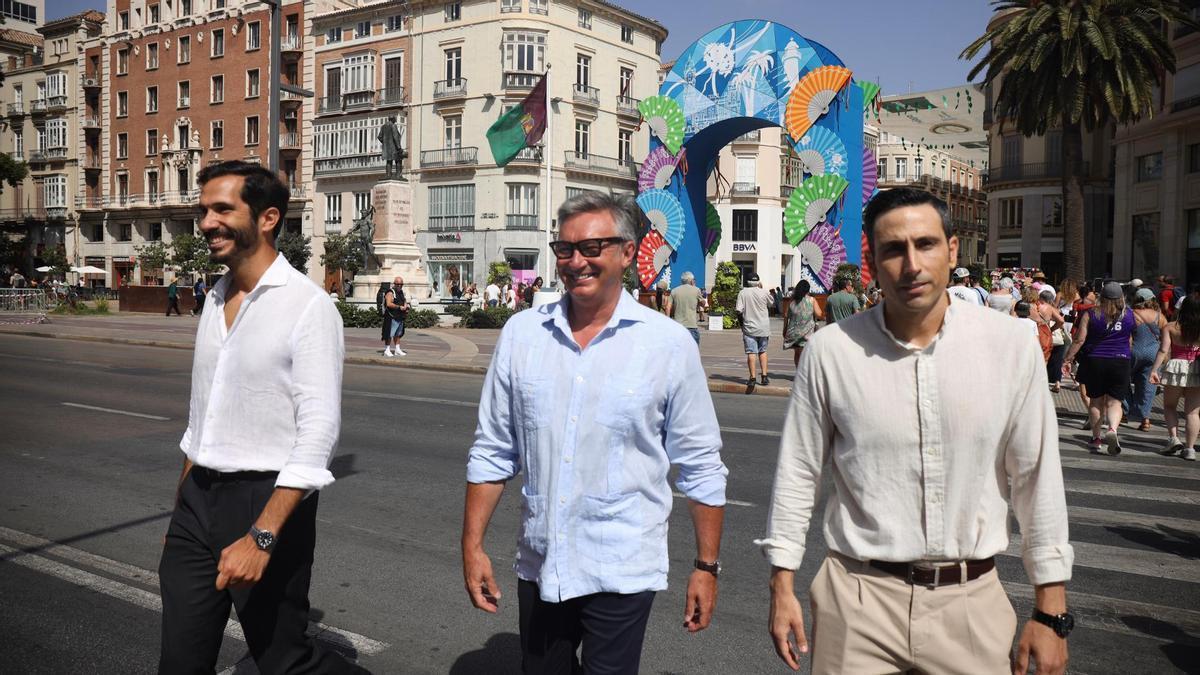 Manuel Gavira, paseando por el centro de Málaga en Feria