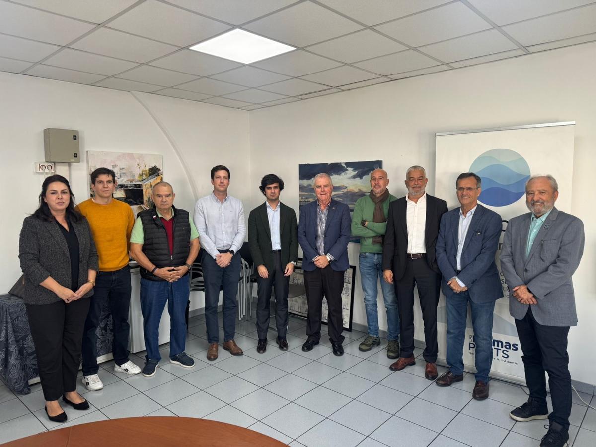 José Mayor y el resto de la directiva de Oneport