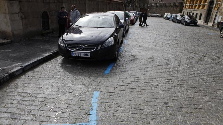 Coches en zona azul.