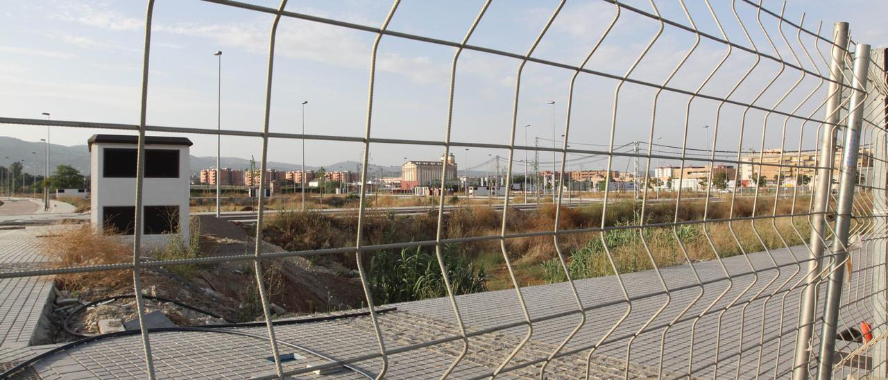 Uno de los solares de propiedad municipal ubicados en la zona de Poniente.